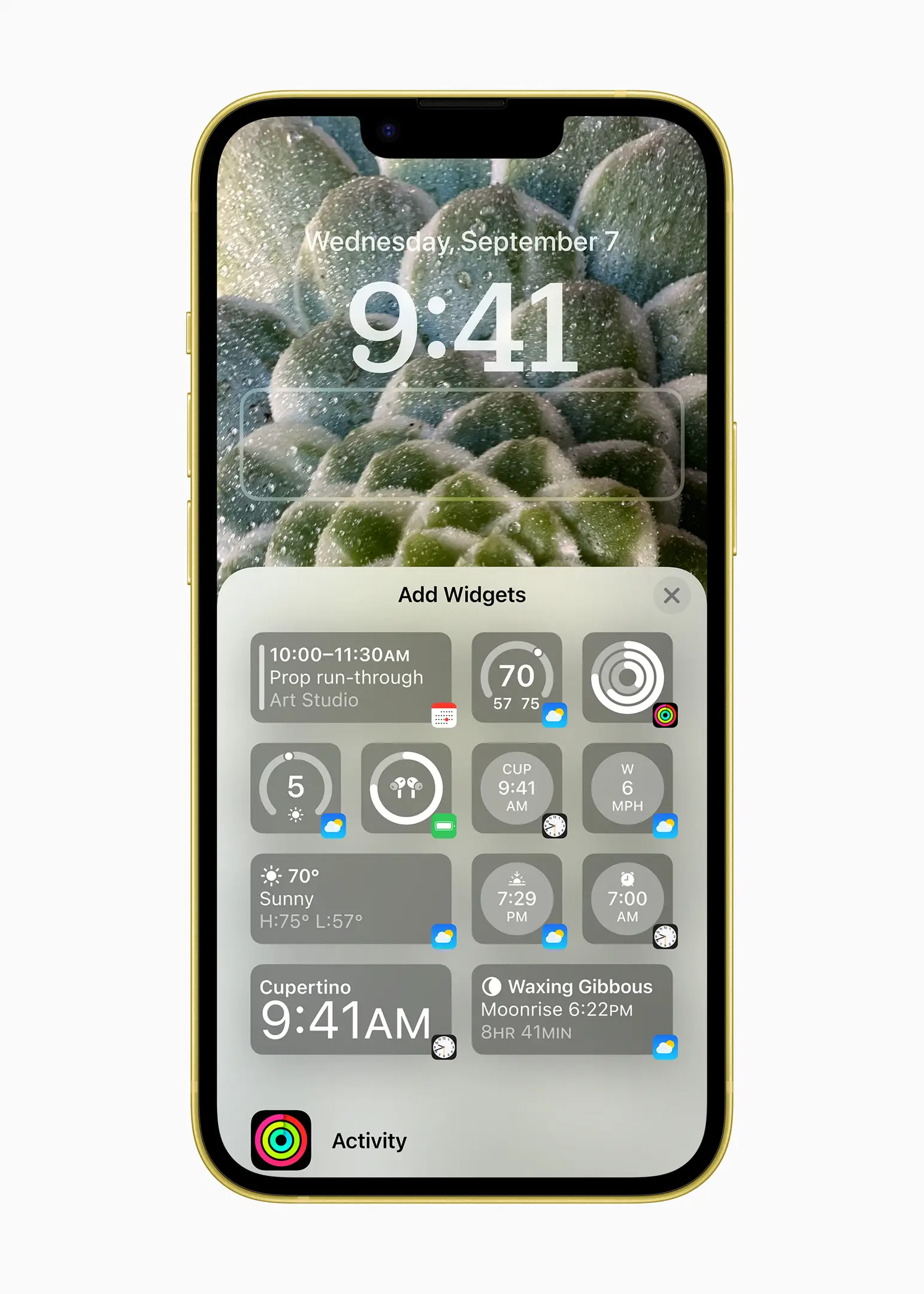 Apple iPhone 14 iPhone 14 Plus yellow iOS 16 lock screen customize